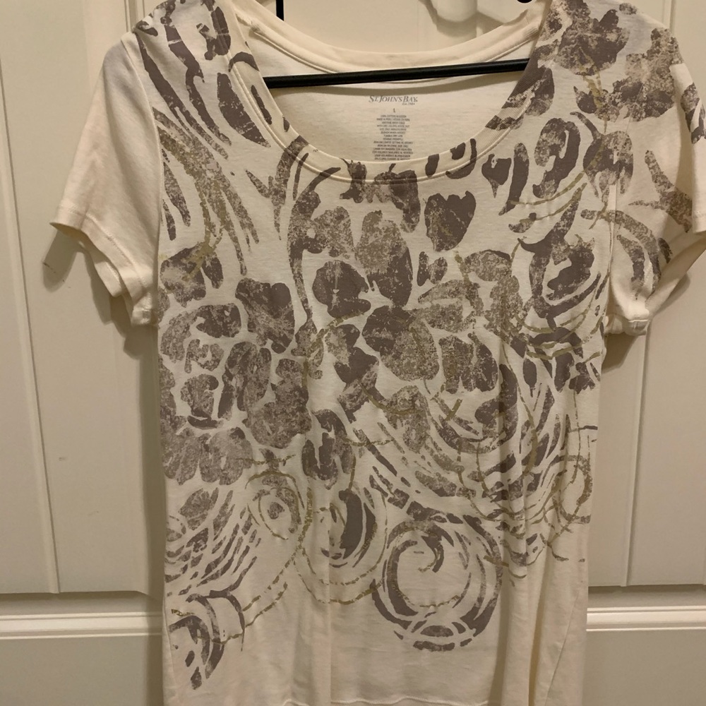 women’s graphic tee
